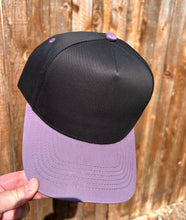 Load image into Gallery viewer, Nonbranded 5 Panel Mid Profile Two Tone Baseball Cap
