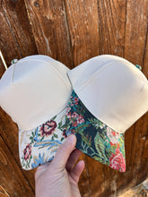 Load image into Gallery viewer, Floral Brocade 5 Panel
