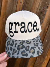 Load image into Gallery viewer, Gray Leopard 5 Panel Canvas
