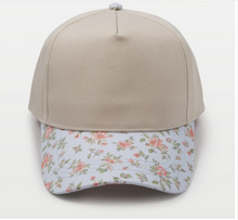 Load image into Gallery viewer, Floral Print Brim 5 Panel
