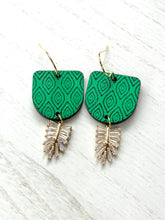 Load image into Gallery viewer, Green Sapphira Earrings

